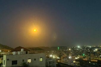 بالفيديو - القوّات الإسرائيليّة إقتحمت مدينة طولكرم وسط اندلاع مواجهات