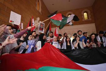 بالصور: وقفات تضامنيّة مع الفلسطينيين في بعض جامعات لبنان