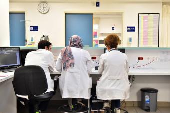 في يوم الممرّض... نقابة عاملي المستشفيات الحكومية: أنتم من يبعث الأمل في نفوس المرضى