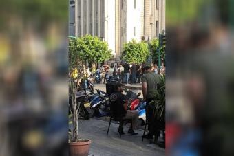 بالفيديو - قطع طريق كورنيش المزرعة احتجاجاً على إساءة شادن فقيه للدين الاسلامي