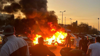 انتشال أشلاء من تحت أنقاض مبنى استهدفته مسيّرة في صور
