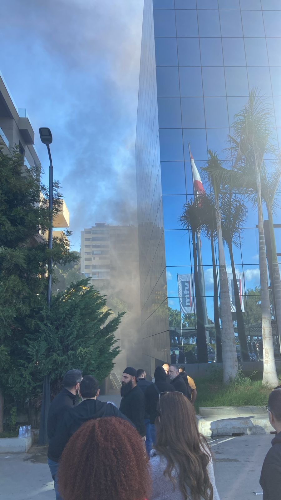 بالفيديو والصور: حريق في أحد مباني MTV