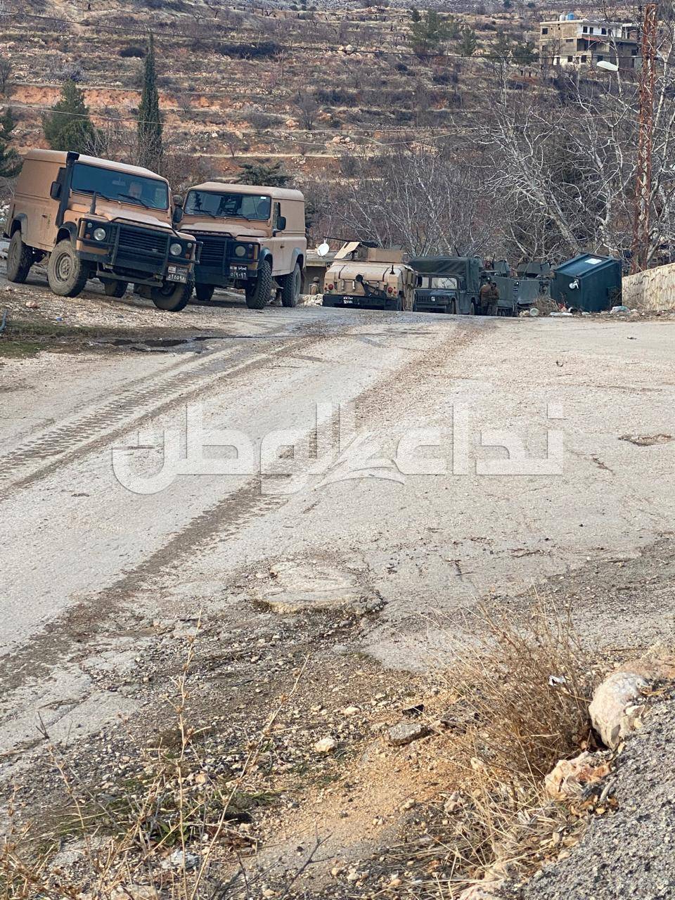 خاص - بالفيديو والصور: تجدد الإشتباكات بين الجيش والمسلحين عند الحدود الشرقية