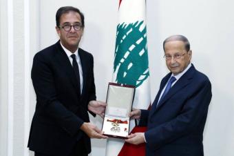 عون يمنح فوشيه وسام الأرز الوطني: متمسّك بالمبادرة الفرنسية