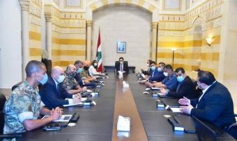 دياب مترئساً الاجتماع أمس مع قائد الجيش والمدراء العامين للأمن ووزراء