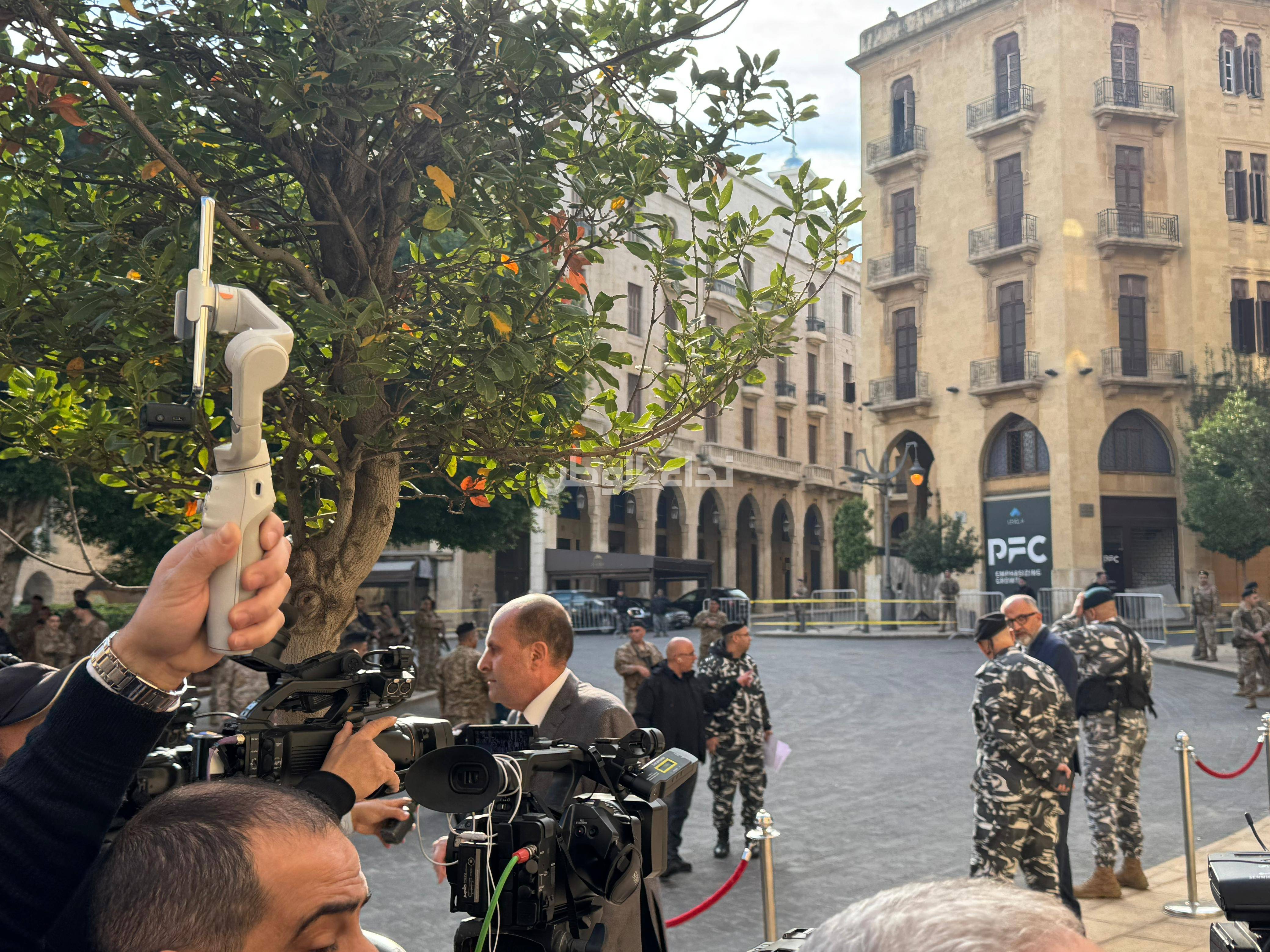 بالصور: إجراءات أمنية مشددة على مداخل البرلمان