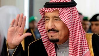 العاهل السعودي وولي عهده يهنئان أحمد الشرع