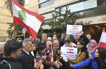 تحرك أمام منزل الرئيس سلام في قريطم