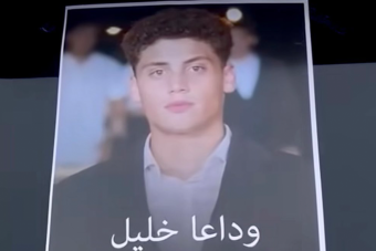 بالفيديو والصور – فاريا تودّع ابنها الشاب خليل خليل