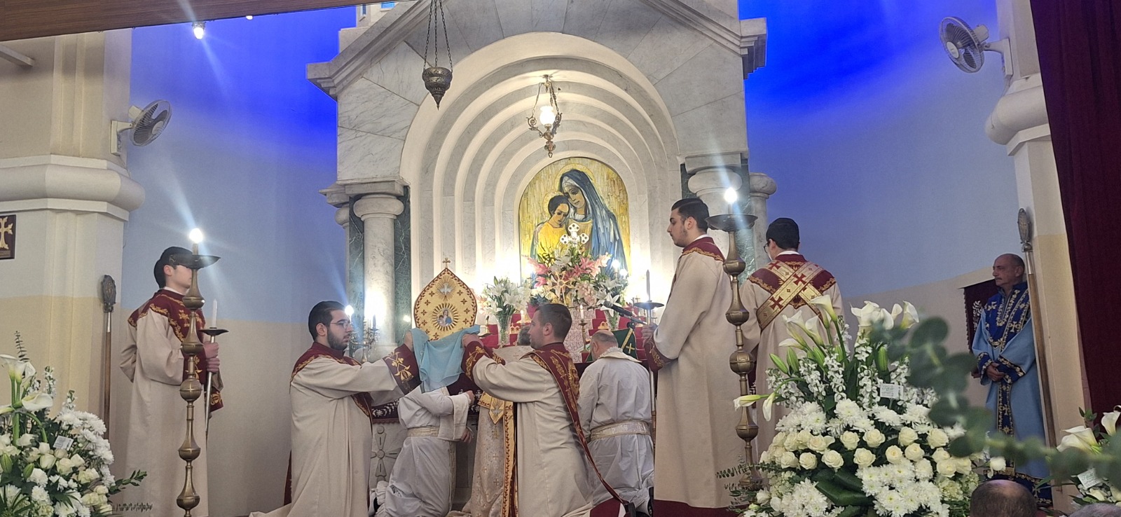 بالصور: الصمت أقوى من الكلام في وداع الأرشمندريت أنانيا كوجانيان