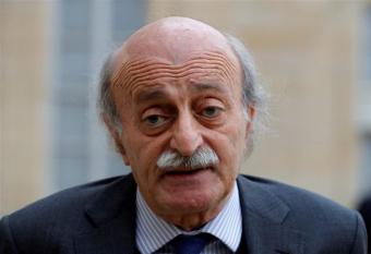 جنبلاط يُحذّر بعض الداخل من الوهم...
