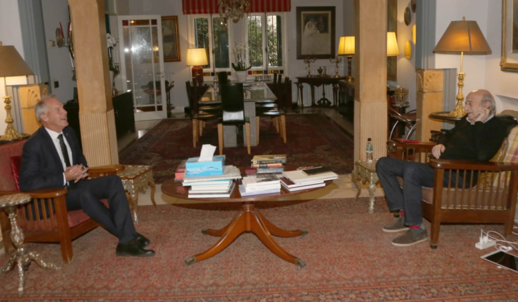 جنبلاط عرض مع السفير الأستراالي التطورات