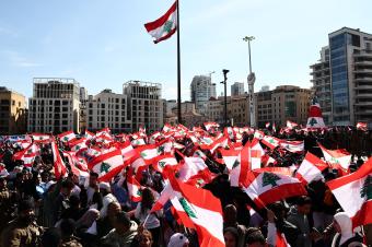 بالفيديو والصور: ساحة الشهداء تستعدّ لإحياء ذكرى اغتيال الرئيس رفيق الحريري