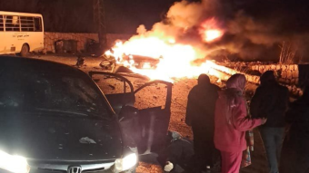بالفيديو والصور: غارة إسرائيلية تستهدف سيارة على طريق جرجوع - اللويزة