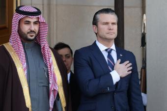 بالفيديو والصور - وزير الدفاع السعودي يبحث ونظيره الأميركي القضايا ذات الاهتمام المشترك