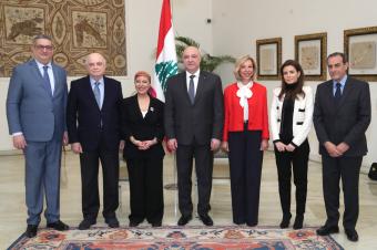 بالفيديو والصور - الرئيس عون واللبنانية الأولى يكرّمان الإعلامية هدى شديد
