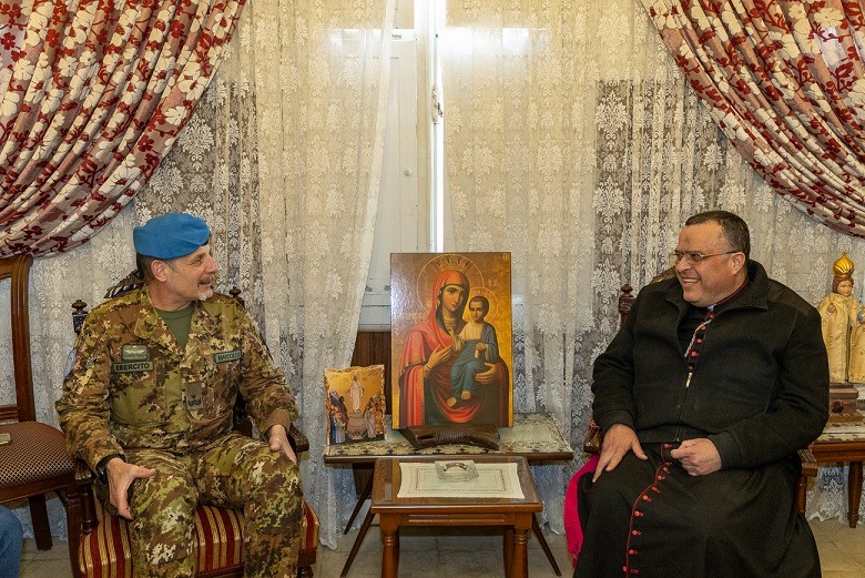 قائد القطاع الغربي يلتقي بالمطرانين عبدالله وكفوري