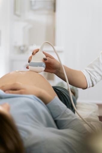 الحامل والباراسيتامول... صلة محتملة بفرط الحركة عند الأطفال