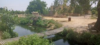 معبر على حدود بلدين