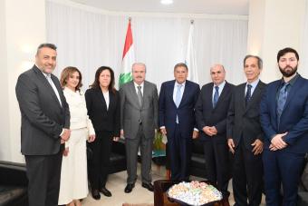 وزير المال عرض مع جمعية الصناعيين لدعم الانتاج الوطني