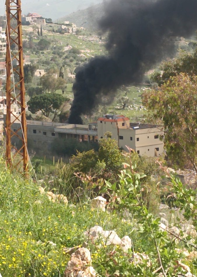 بالصورة- غارة أمام محل لتصليح الدراجات النارية في الطيبة