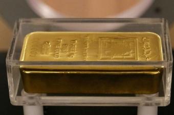 اللبنانيون يقبلون على الذهب... خوفاً من الدولار؟