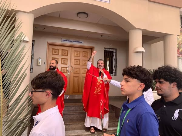 بالصور: قداديس الشعانين عمت الكنائس في الإمارات