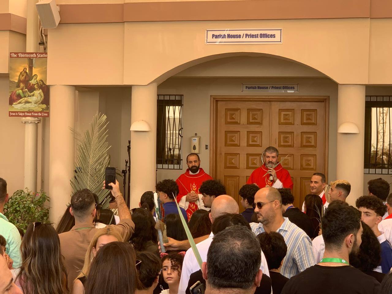 بالصور: قداديس الشعانين عمت الكنائس في الإمارات