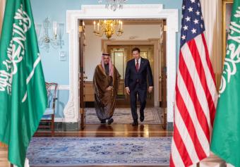بالصور - بن فرحان وروبيو يناقشان سبل التعاون في الملفات الإقليمية والدولية