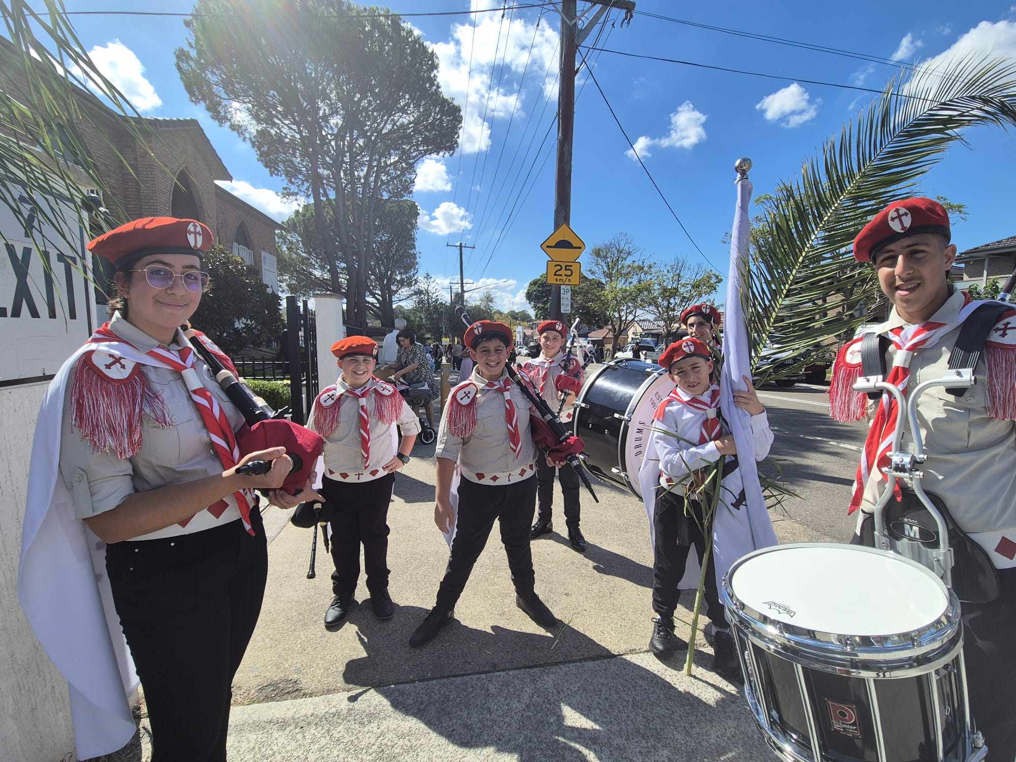 بالصور: تطواف مشترك للطوائف المسيحية في أستراليا