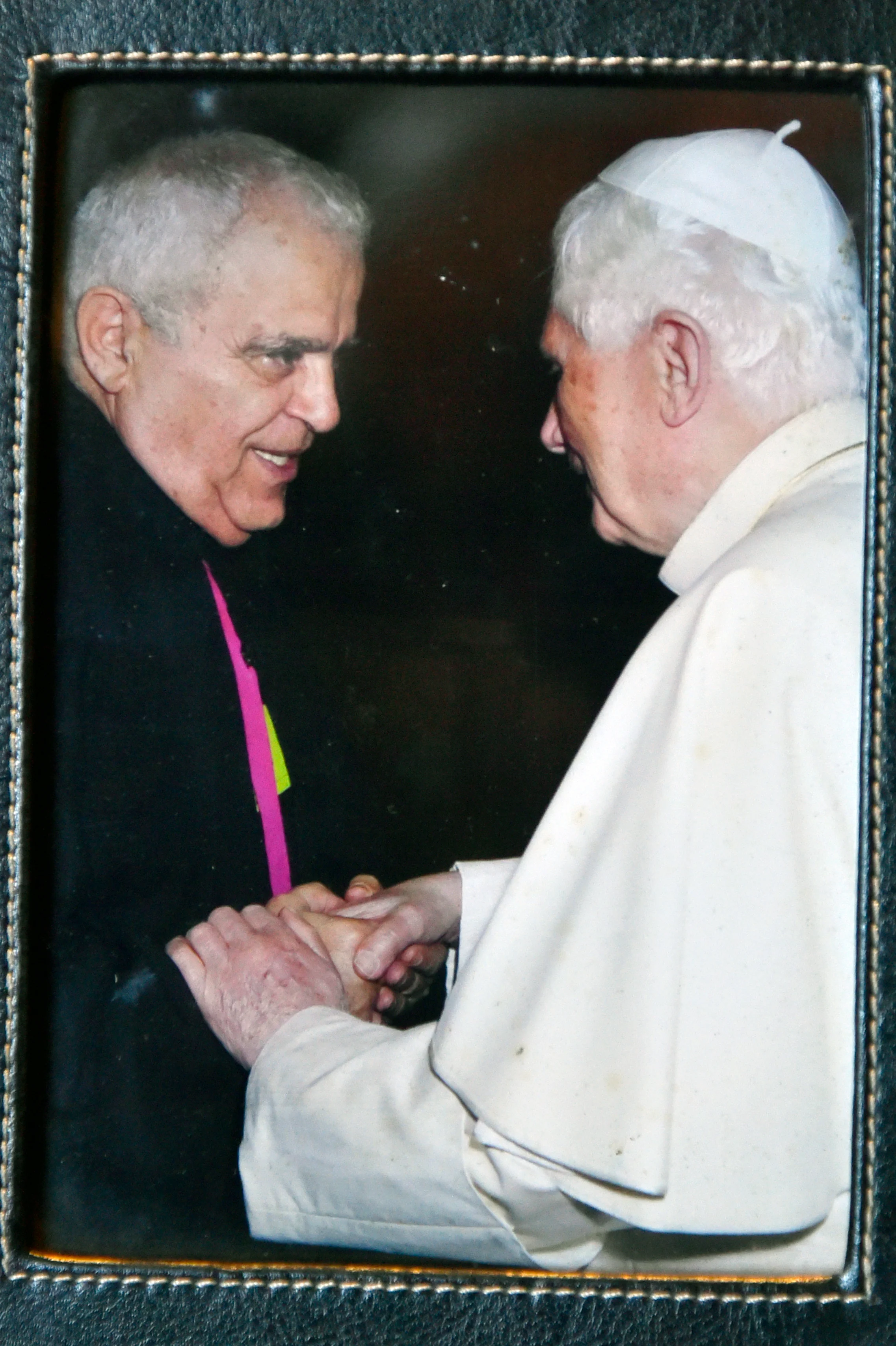 عزف تعال بيننا وحكى عن آلامه وترانيمه والجمعة العظيمة الأب منصور لبكي: لا أحمل ضغينة لأحد وبرحمة إمي لم أرتكب جريمة