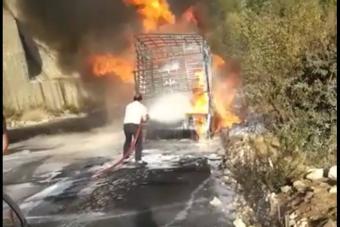احتراق بيك اب على طريق عام جرد القيطع