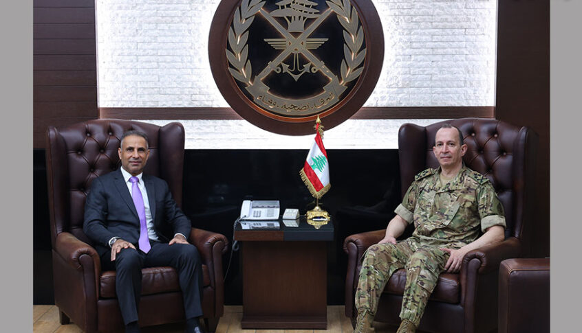 قائد الجيش التقى سفير سلطنة عمان