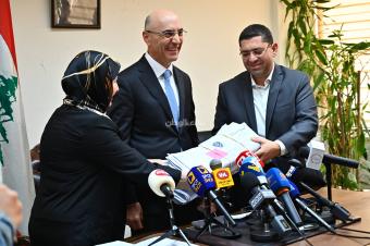 الحجار تسلّم من مكاوي نتائج الانتخابات البلدية والاختيارية في جبل لبنان: سيتم التدقيق بها ثم تعلن رسمياً