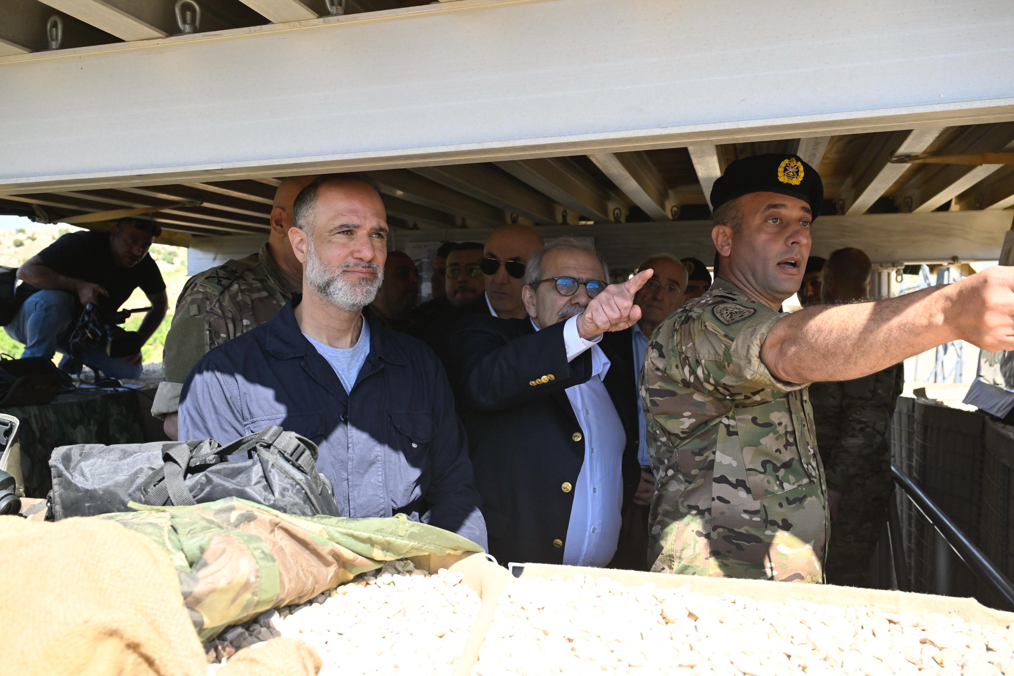 سلام يتفقد الحدود اللبنانية السورية: الجيش صمام أمان الوطن