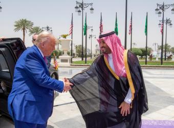 بالفيديو والصور - بن سلمان يستقبل ترامب بحفاوة في قصر اليمامة