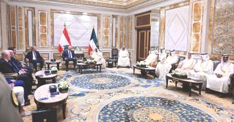 أمير الكويت يعلن رفع التمثيل الدبلوماسي مع لبنان