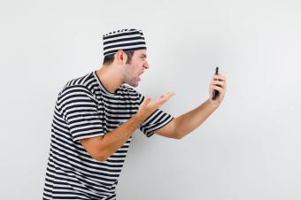 قاتل يلتقط "سيلفي" بهاتف الضحية بعد الجريمة