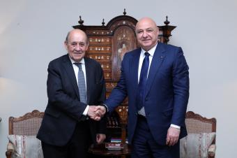 الرئيس عون استقبل لودريان في حضور السفير الفرنسي في لبنان هيرفيه ماغرو