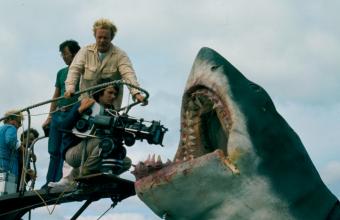 هل لا يزال فيلم "JAWS" مُخيفًا بعد خمسين عامًا؟
