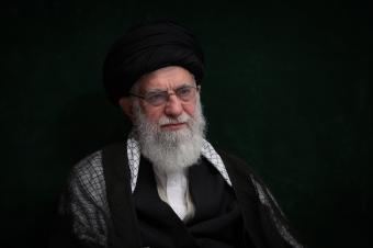 نقل خامنئي وجميع أفراد عائلته إلى ملجأ تحت الأرض