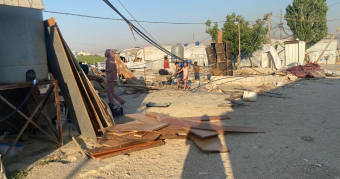 مصلحة الليطاني: مباشرة تفكيك مخيم غير قانوني للنازحين السوريين في منطقة زحلة - المعلقة