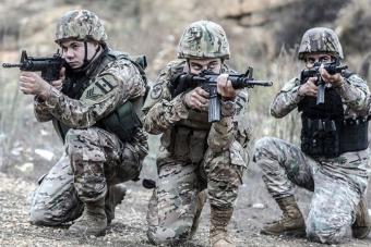الجيش يفجر ذخائر غير منفجرة مساء في منطقة المنصورية