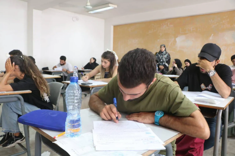 قطار الامتحانات الرسمية ينطلق
والقلق يحاصر الطلاب