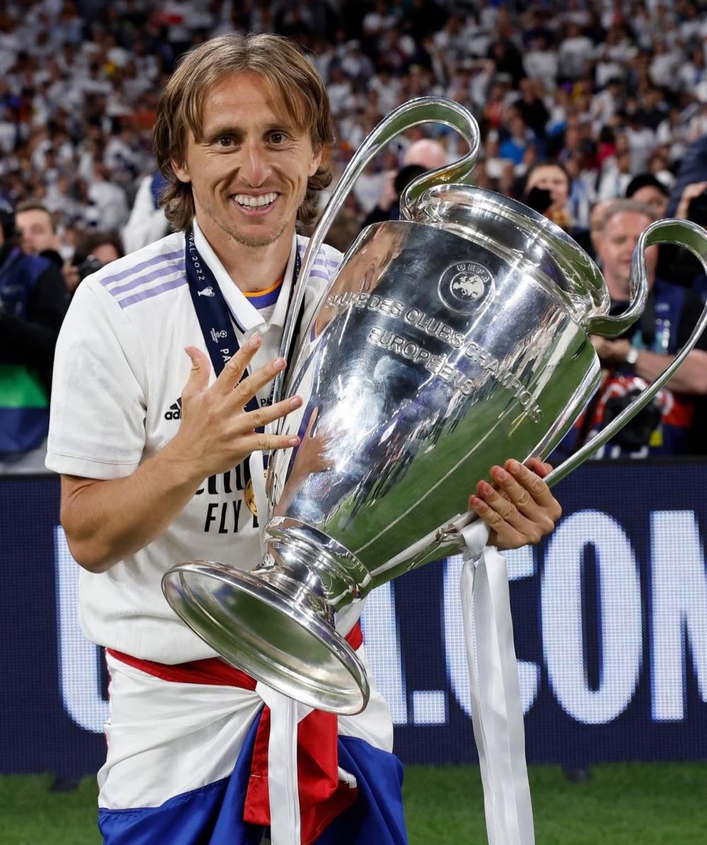 لوكا مودريتش يودّع ريال مدريد بعد 13 عامًا