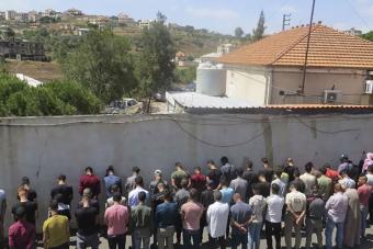 الجيش يوقف 56 سوريًّا لتجوّلهم من دون أوراق قانونية