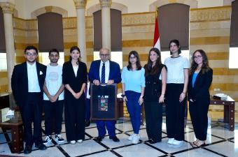 وفد "يوتلسات" في السرايا: خدمات إنترنت سريع عبر الأقمار الصناعية قريبًا في لبنان