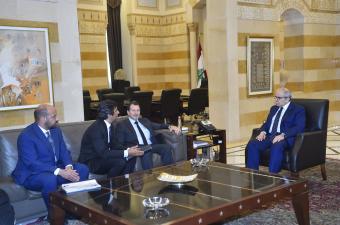 وفد "يوتلسات" في السرايا: خدمات إنترنت سريع عبر الأقمار الصناعية قريبًا في لبنان