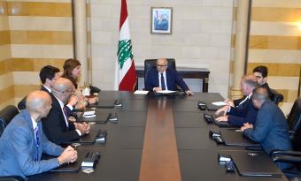 وفد "يوتلسات" في السرايا: خدمات إنترنت سريع عبر الأقمار الصناعية قريبًا في لبنان