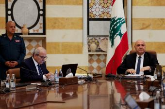 مواجهة حتمية: بين إرادة الحكومة وخيار "حزب الله" بالتصعيد